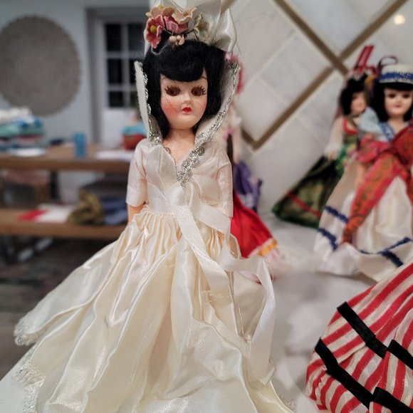 Alco dolls of the world set of 10. various conditions very ornate and pretty - Picture 15 of 16